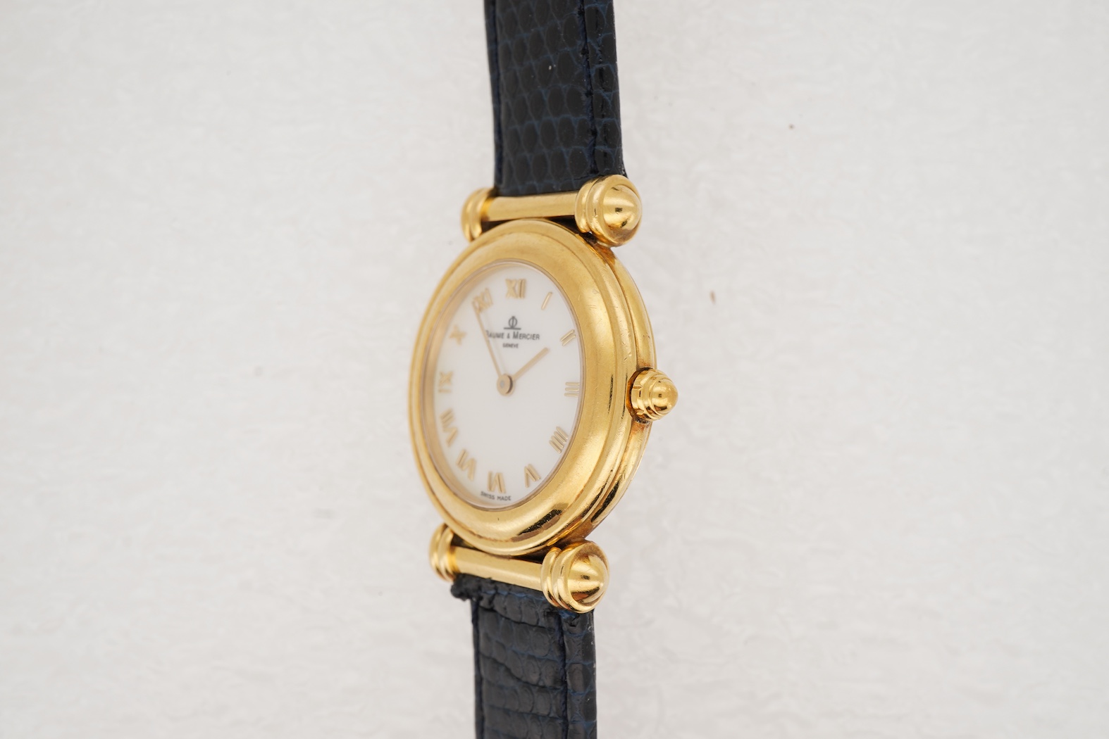 A lady's recent 18ct gold Swiss Baume & Mercier quartz wrist watch